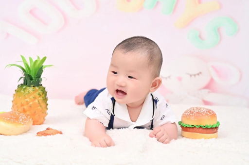 广州代怀试管生子宝宝在妈妈肚子里